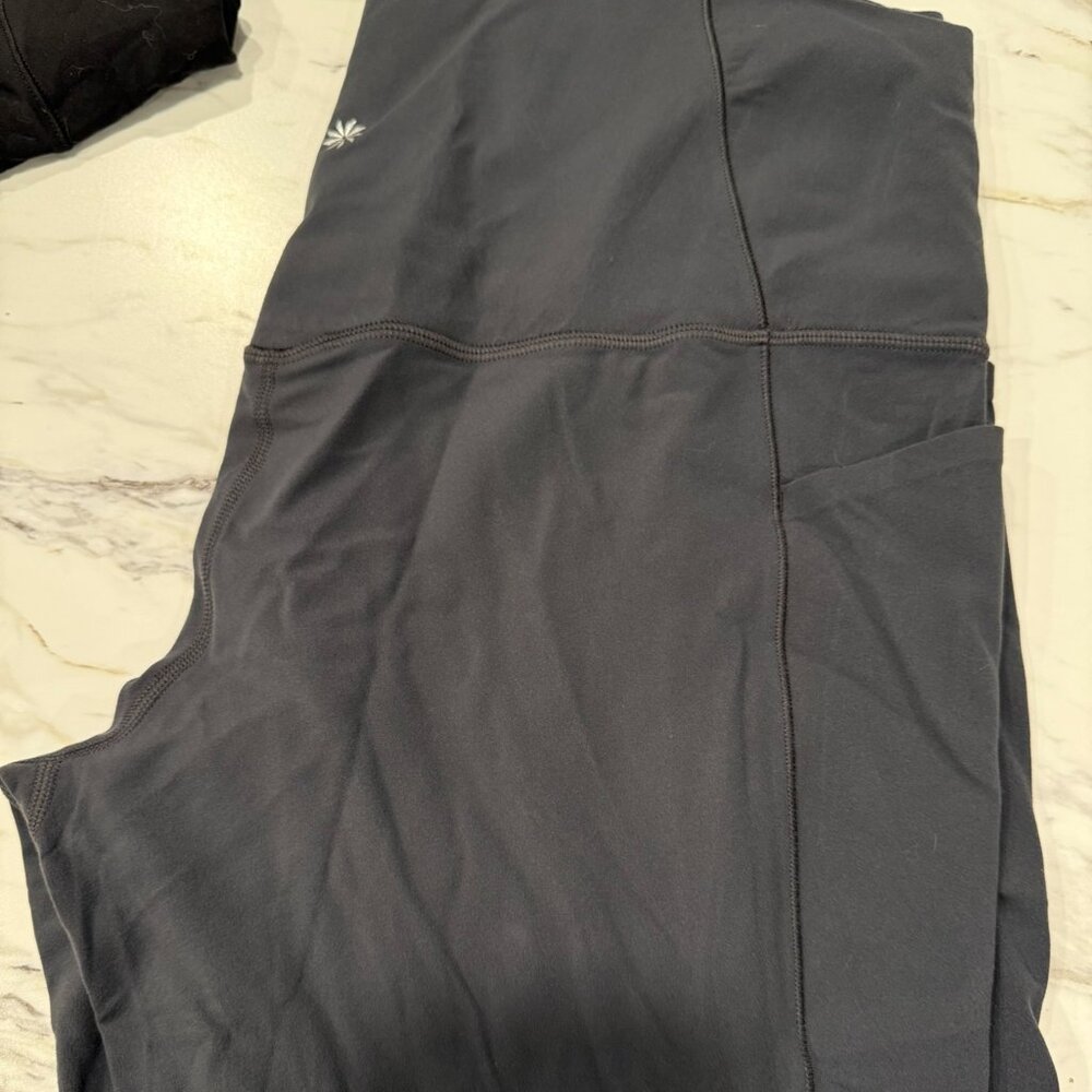 Athleta Gray Salutation Stash 7/8 Leggings with pockets